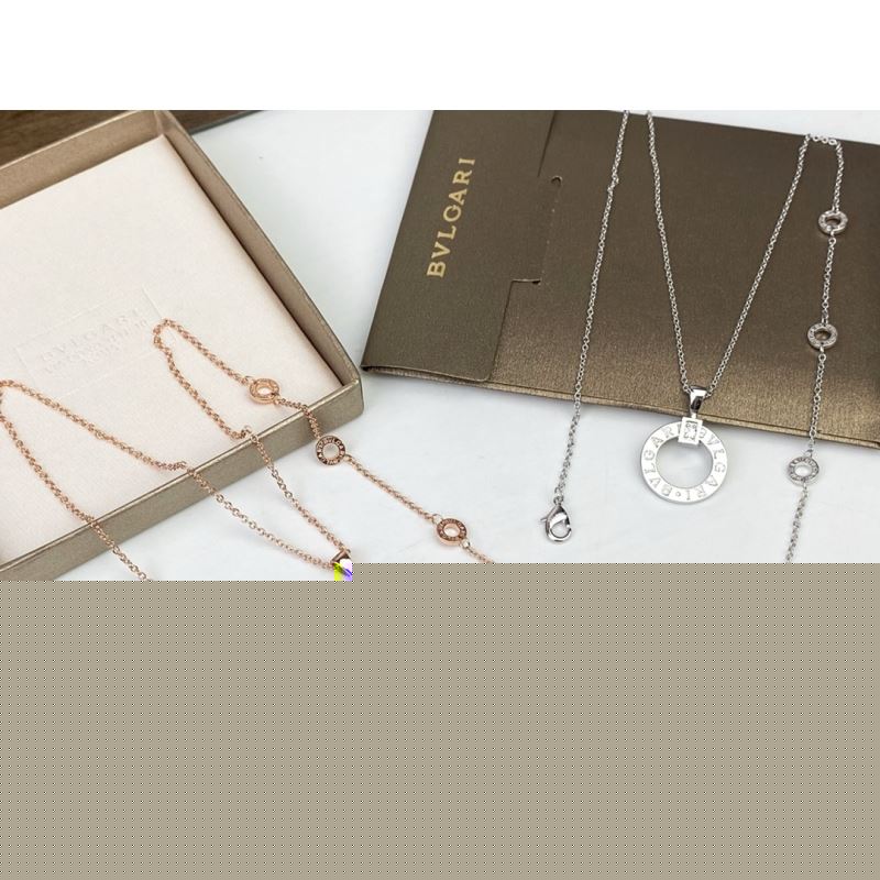 Bo*te*ga venenta necklaces